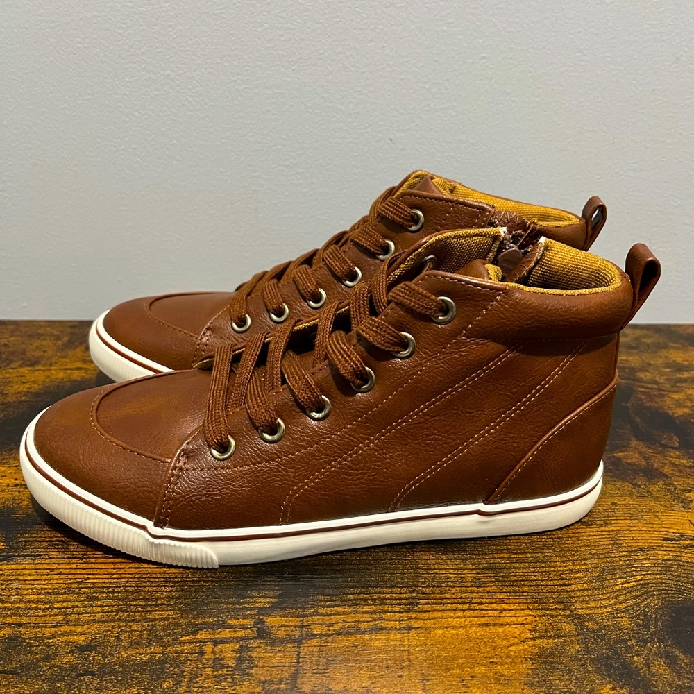 COPY - CAT & JACK Youth Florian Side Zip Sneakers Size 4